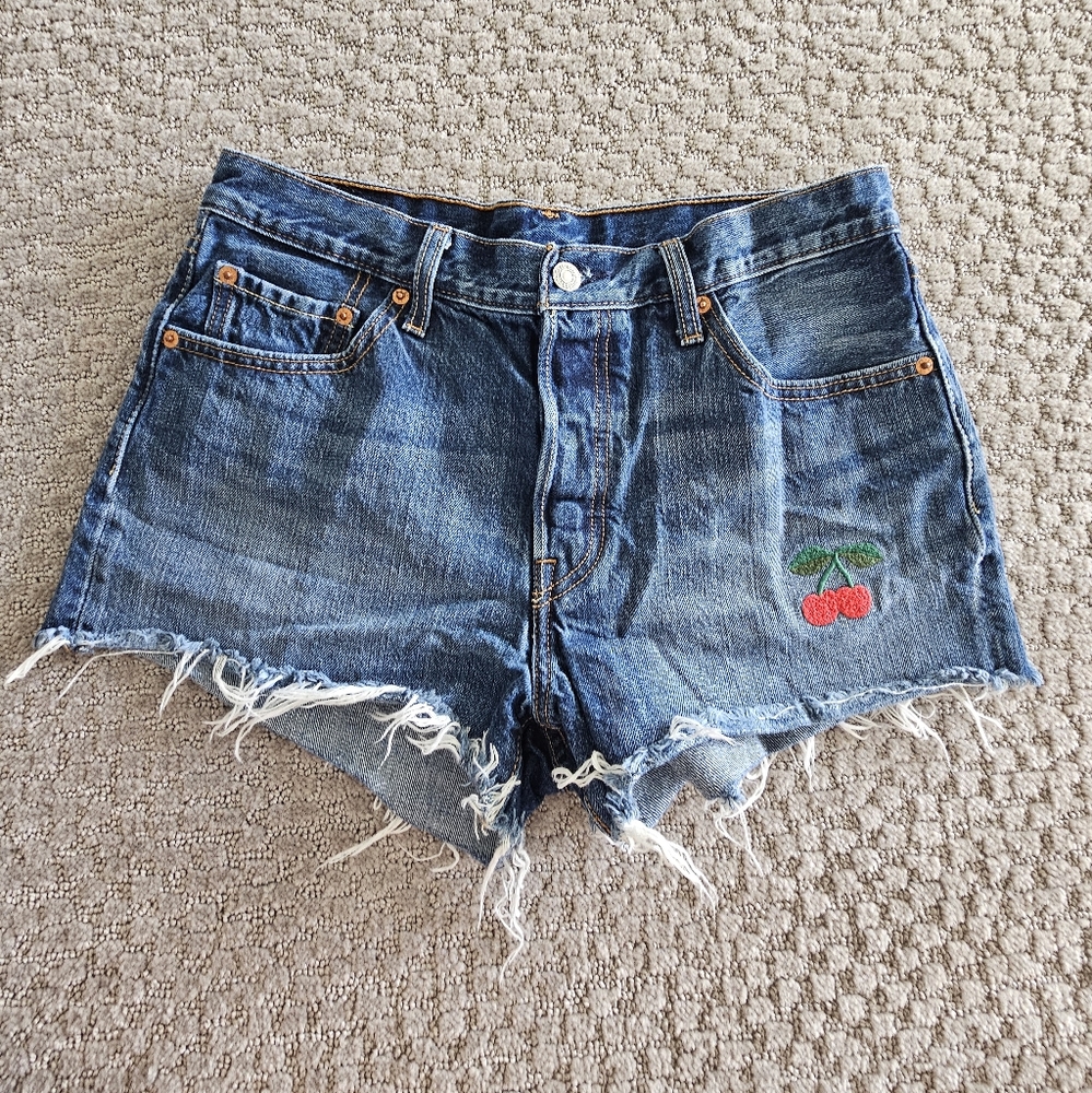 EUC Levi's denim short